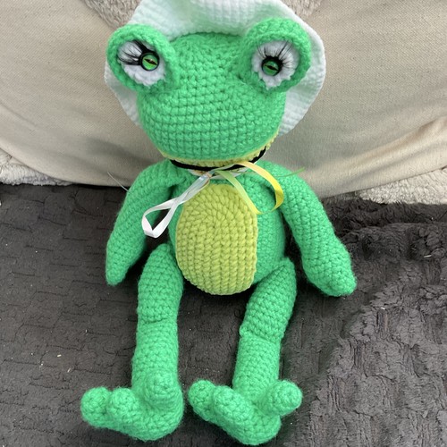 Gehäkeltes frosch kuscheltier - gehäkeltes,